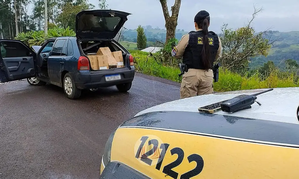 Após acidente motorista abandona veículo carregado com cigarro contrabandeado em Bom Jesus do Sul 5 O acidente ocorreu na Linha Alto Boa Vista, na manhã desta quinta-feira. O motorista fugiu do local e não foi localizado