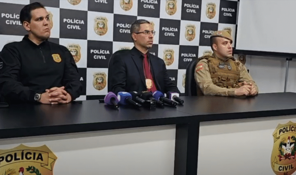 Mesmo vendo corpo da filha, pai não demonstrou qualquer sentimento, diz delegado 2 1000870236