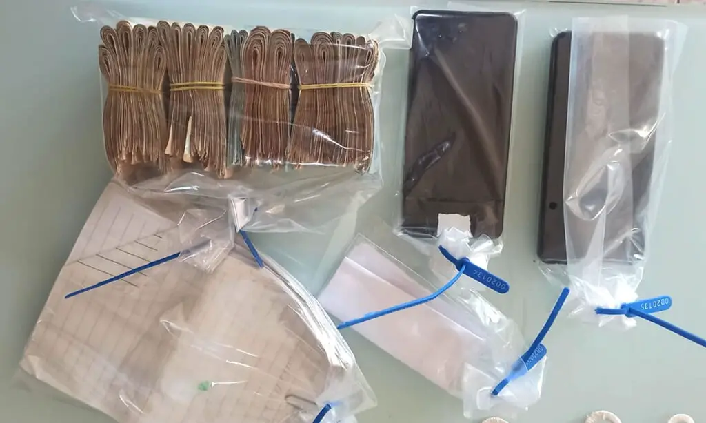 Empresário que pagava propina à policiais de Barracão é alvo de operação do Gaeco 4 Os mandados de busca e apreensão foram cumpridos em Dionísio Cerqueira e Barracão. Na oportunidade os policiais apreenderam R$ 24 mil que estavam com o empresário