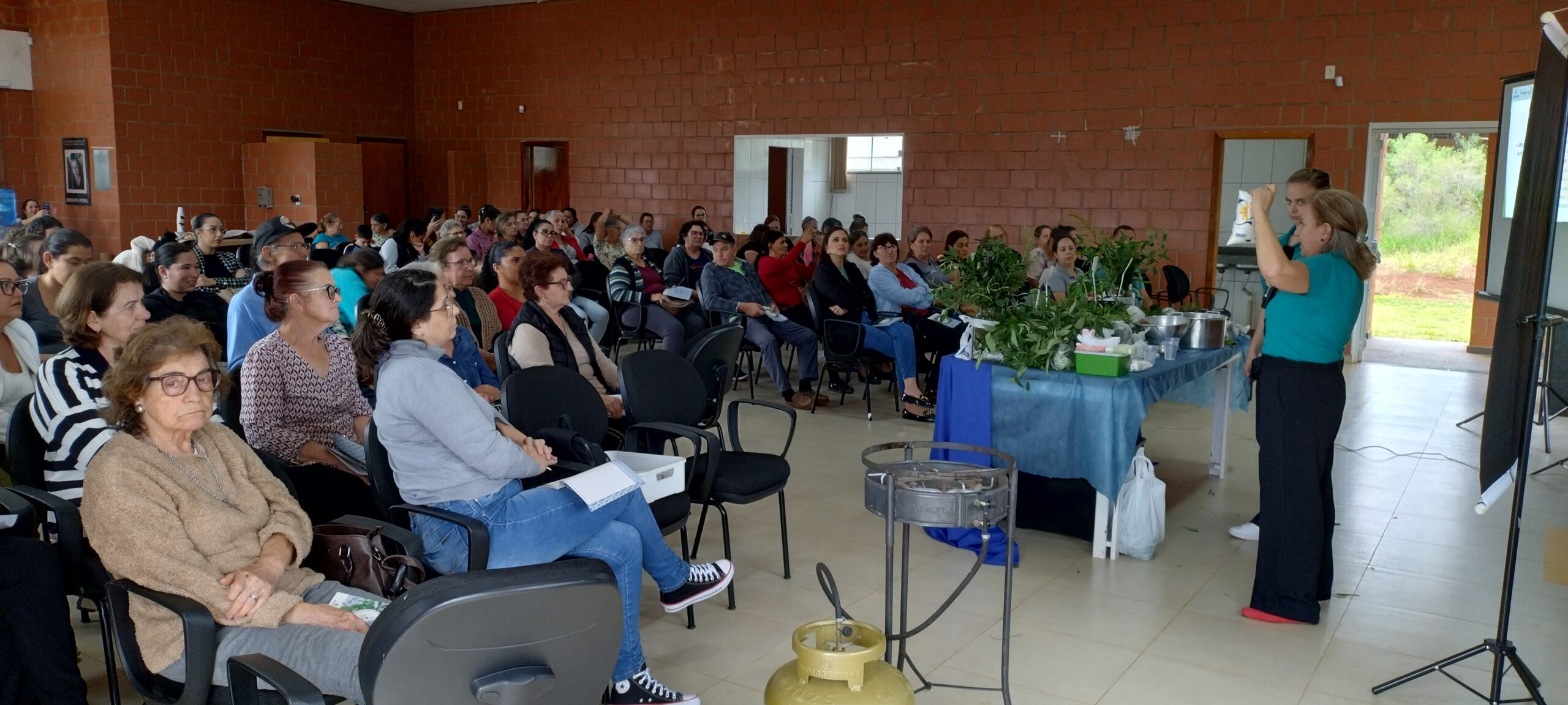 Município de Barracão promove capacitação sobre plantas medicinais 11 IMG 20250522 150432697 HDR scaled