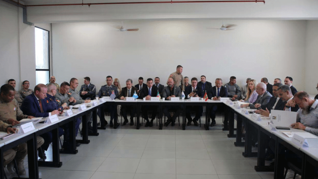 Estados reforçam integração para ampliar segurança pública regional 3 Estados do Sul, Sudeste e Centro-Oeste alinham estratégias conjuntas para fortalecer a segurança pública e ampliar ações integradas em áreas de fronteira
