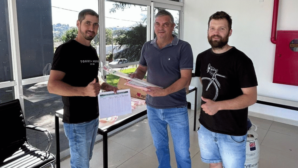 Insumos para inseminação bovina são distribuídos a produtores cerqueirenses