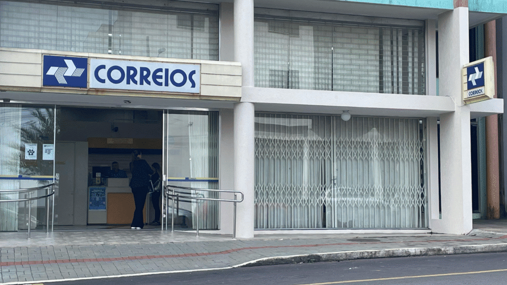 Aposentados e pensionistas podem consultar descontos não autorizados nas agências dos Correios de SC 2 INSS disponibiliza atendimento presencial nas agências dos Correios para vítimas de descontos indevidos no extremo-oeste de Santa Catarina.