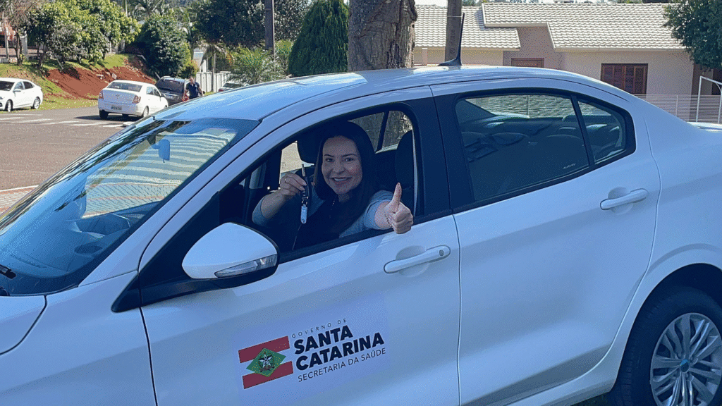 Mais um veículo é entregue à Secretaria de Saúde de Dionísio Cerqueira 2 O veículo Fiat Cronos zero quilômetro, será utilizado exclusivamente no Transporte Fora de Domicílio