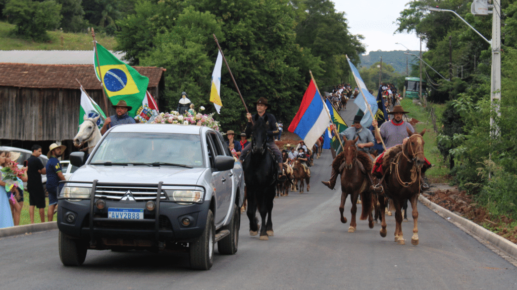 Mais de 300 cavaleiros participaram 17ª Cavalgada de Santa Emília de Rodat