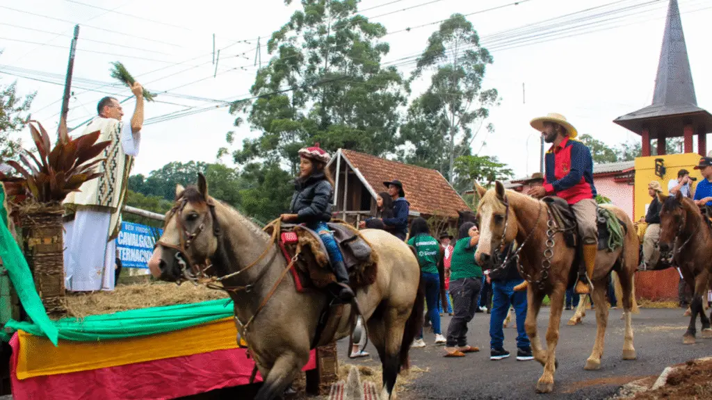 Mais de 300 cavaleiros participaram 17ª Cavalgada de Santa Emília de Rodat 3 crys 25