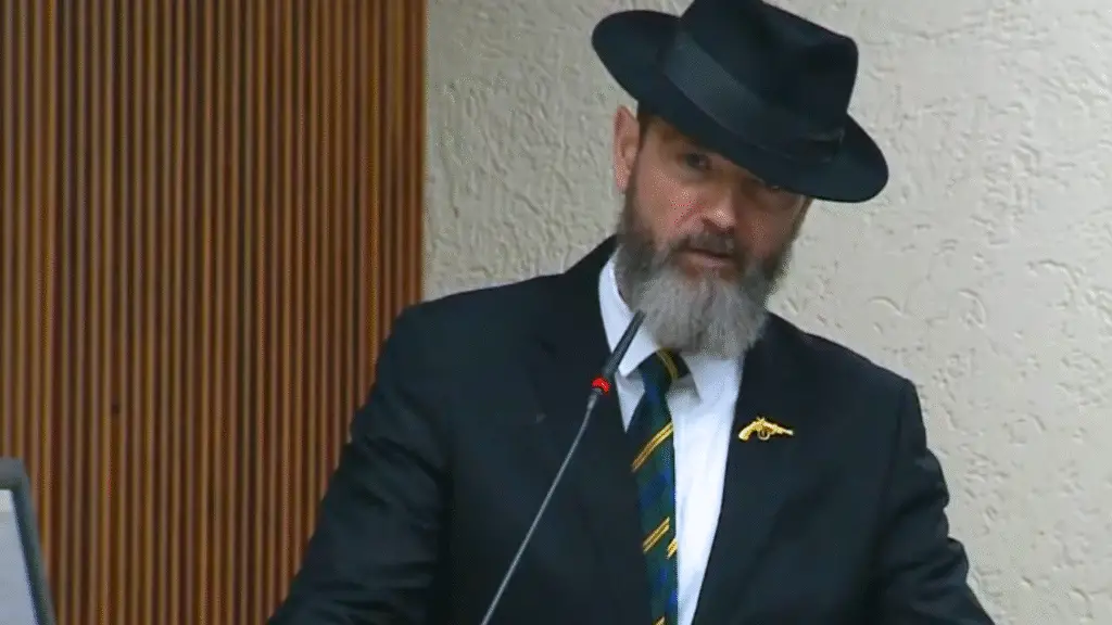 Deputado Tito Barichello propõe fim de cotas de gênero nas universidades do Paraná 2 Projeto de lei apresentado na Assembleia Legislativa do Paraná propõe proibição de cotas para pessoas trans, travestis e não binárias em universidades estaduais; proposta ainda será analisada pelas comissões