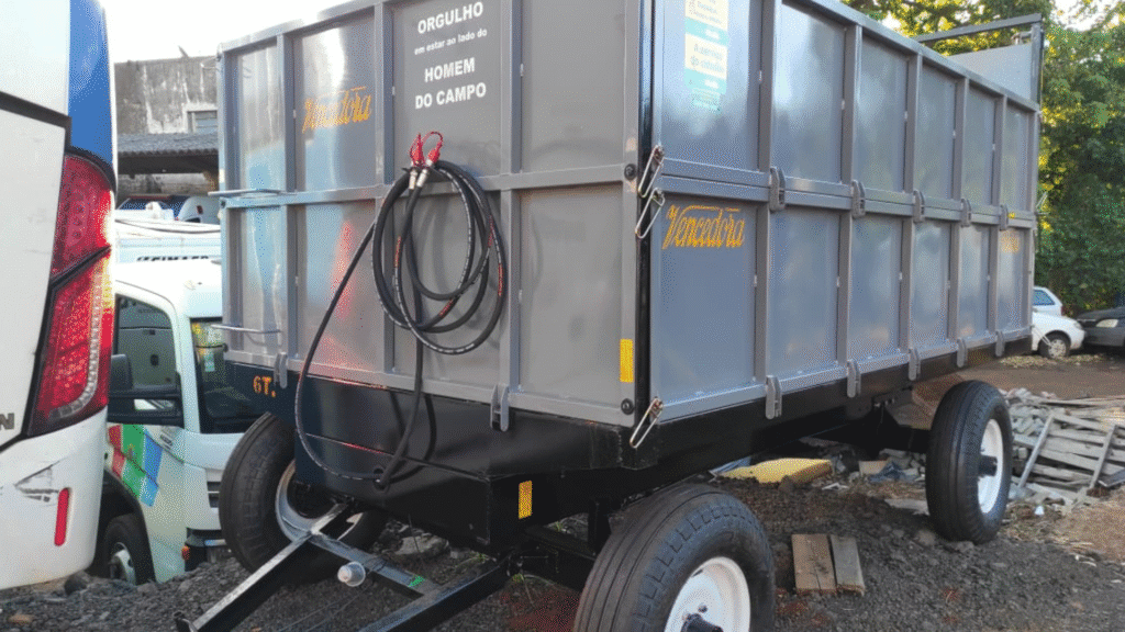 Trator e equipamentos são entregues para reforçar o setor de agricultura barraconense 5 crys 5 9