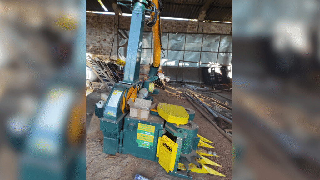 Trator e equipamentos são entregues para reforçar o setor de agricultura barraconense 6 crys 7 9