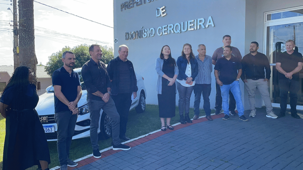 Mais um veículo é entregue à Secretaria de Saúde de Dionísio Cerqueira 3 crys 9 17