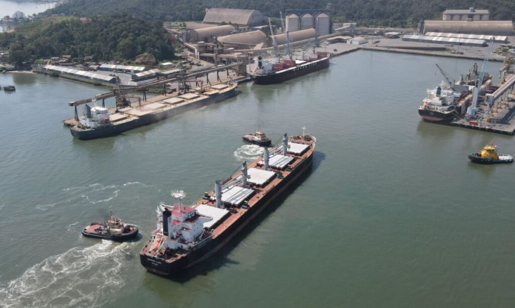 Santa Catarina tem o melhor resultado nas exportações de carnes em 28 anos 4 De janeiro a abril, Santa Catarina exportou 677,6 mil toneladas de carnes, gerando uma receita de US$ 1,47 bilhão
