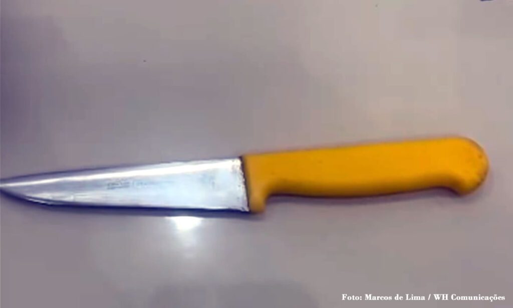 Em uma das ocorrências, menino de 10 anos alegou sofrer bullying e levou arma branca para se defender; escolas e Conselho Tutelar se comprometeram a dar apoio