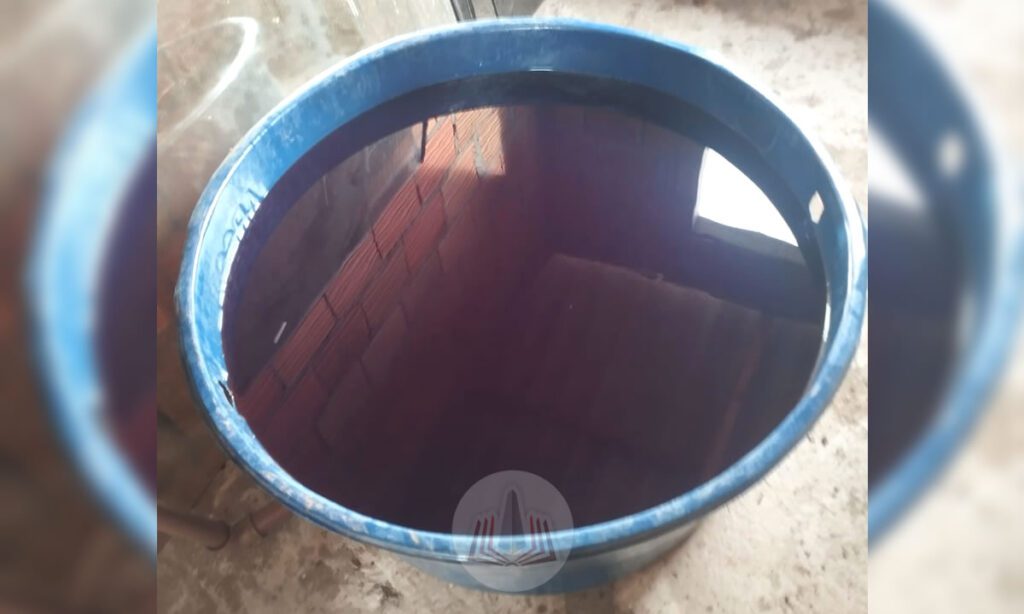 Após furto em Bom Jesus do Sul, PM localiza mais 500 litros de combustível em casa em construção na Vila Rural 4 O dono da casa em construção foi preso, bem como seu veículo apreendido. O combustível teria sido furtado do galpão usado por uma empresa que presta serviço no interior de Bom Jesus do Sul