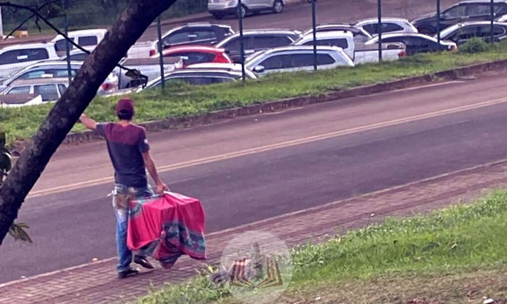 Após soltura de ladrões, nova onda de arrombamentos e furtos são registrados na Tri Fronteira 4 Somente no último final de semana foram registrados 6 arrombamentos e furtos em Dionísio Cerqueira e Barracão. A soltura dos suspeitos contribuiu para o aumento dos casos de furto