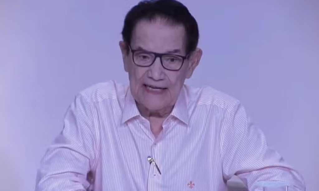 Médium Divaldo Franco morre aos 98 anos; ele era um dos principais líderes espíritas do Brasil 5 O médium e líder espírita Divaldo Franco morreu nesta terça-feira (13). Divaldo dedicou mais de 70 anos ao Espiritismo