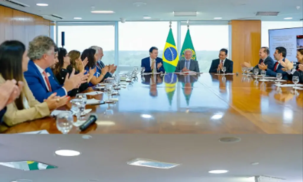 Decreto define medicina, direito e odonto como cursos presenciais 3 Os cursos superiores de medicina, direito, odontologia, enfermagem e psicologia devem ser ofertados exclusivamente no formato presencial, determina decreto assinado pelo presidente