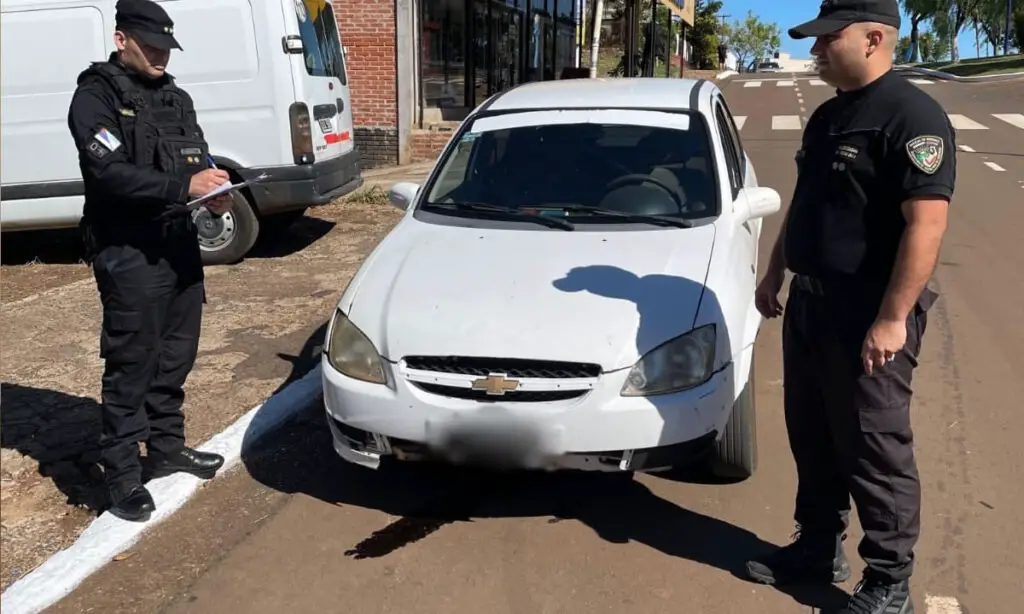 Barraconense é preso após perseguição em Bernardo de Irigoyen 2 O barraconense de 38 aos teria ameaçado um gendarme dias atrás. Nessa terça-feira, ele tentou fugir e acabou preso