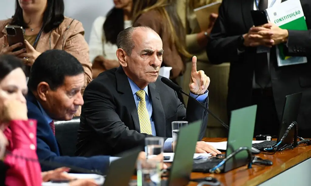 Além do fim da reeleição, PEC aumenta mandatos de presidente, prefeitos e governadores para cinco anos e unifica eleições municipais e nacionais 