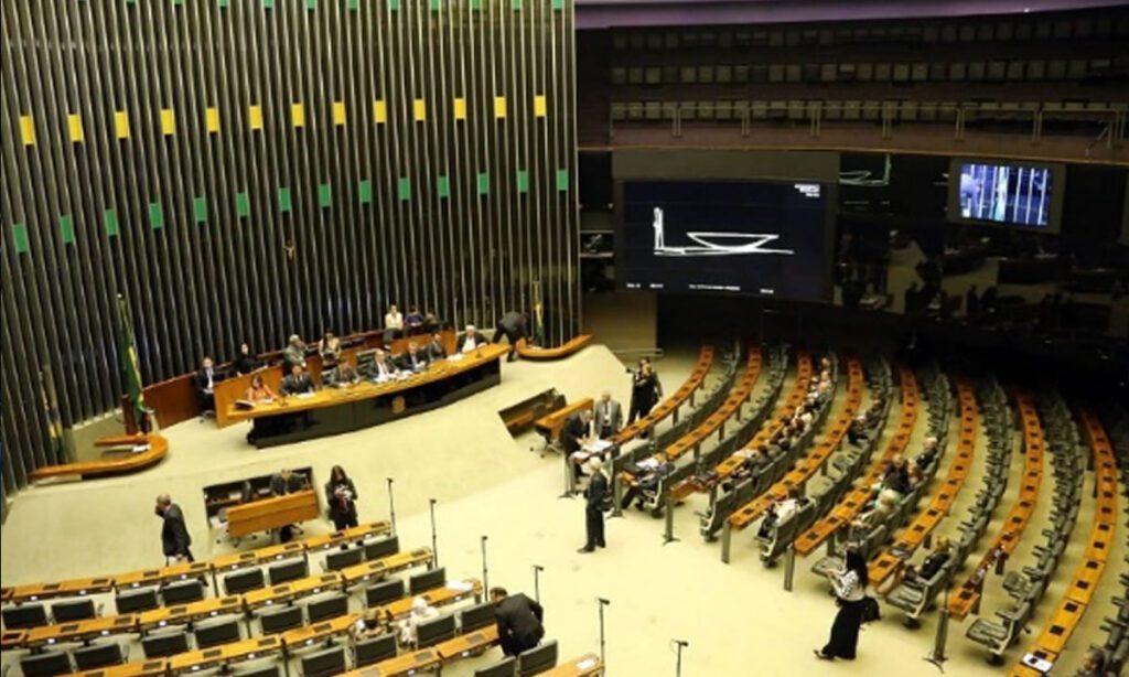Senado e Câmara aprovam no mesmo dia projeto que aumenta o número de deputados federais 2 Com a aprovação pelo Senado e a chancela em votação da Câmara logo em seguida, o texto seguirá para sanção de Lula. Medida aumenta gastos públicos em R$ 95 milhões ao ano