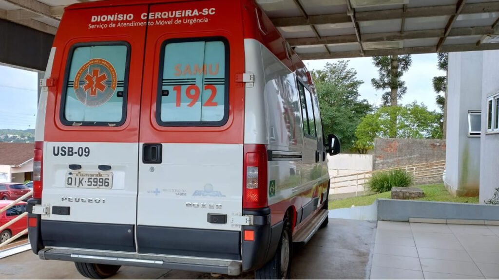Polícia de Dionísio Cerqueira é acionada após homem ser agredido com golpe de facão 2 A equipe da Polícia Militar foi acionada pelo Samu que prestava atendimento a um homem vítima de agressão