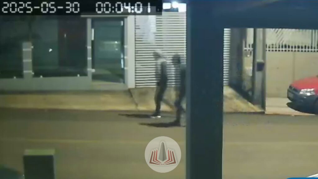 Bandidos armados invadem residência, rendem proprietário e praticam roubo em Campo Erê 4 A vítima foi amarrada pelos bandidos e permaneceu imobilizada por cerca de duas horas, até conseguir se soltar e pedir ajuda a vizinhos