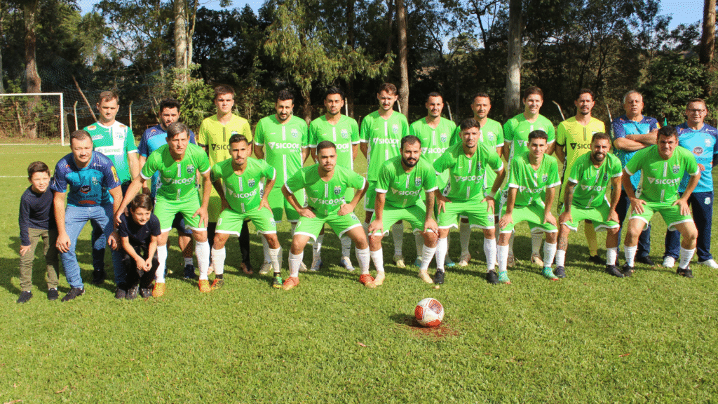 BAC vence o Sulina e se classifica para as quartas de finais do Campeonato Regional 2 Jogando em casa e contando com o apoio vibrante da torcida, o BAC venceu a equipe de Sulina pelo placar de 2 a 0