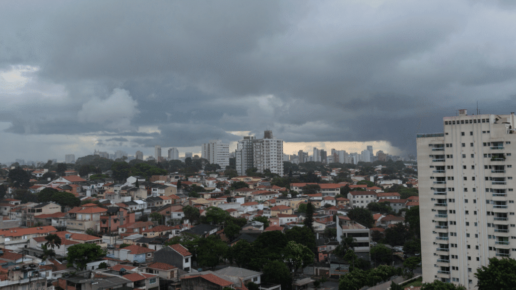 Estudo aponta presença de agrotóxicos proibidos na chuva 3 Estudo aponta presença de resíduos de agrotóxicos em amostras de chuva no estado de São Paulo; especialistas alertam para impactos da exposição contínua