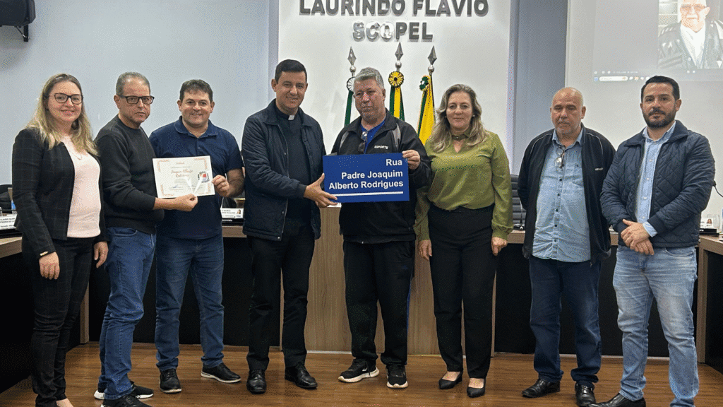 Vereadores de Santo Antonio do Sudoeste homenageiam Padre Joaquim 2 Pároco Joaquim é lembrado por sua missão evangelizadora, alegria e legado comunitário no município