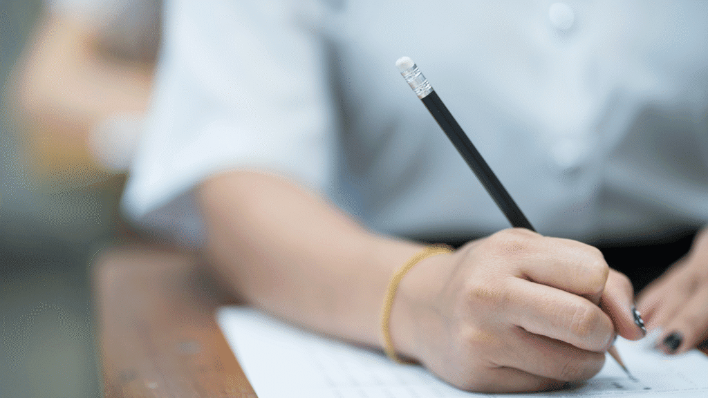 Inscrições do Prouni vão até 4 de julho com milhares de bolsas disponíveis 2 Estudantes interessados em ingressar no ensino superior por meio do Programa Universidade para Todos (Prouni) já podem se inscrever para o processo seletivo referente ao segundo semestre de 2025.