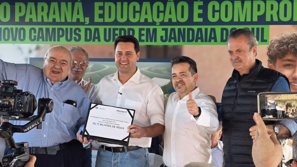 Paraná vai ampliar monitoramento climático com novos radares 2 Governo do Paraná lança licitação para instalar três novos radares meteorológicos; tecnologia de ponta vai reforçar prevenção a eventos climáticos extremos e apoiar a agricultura