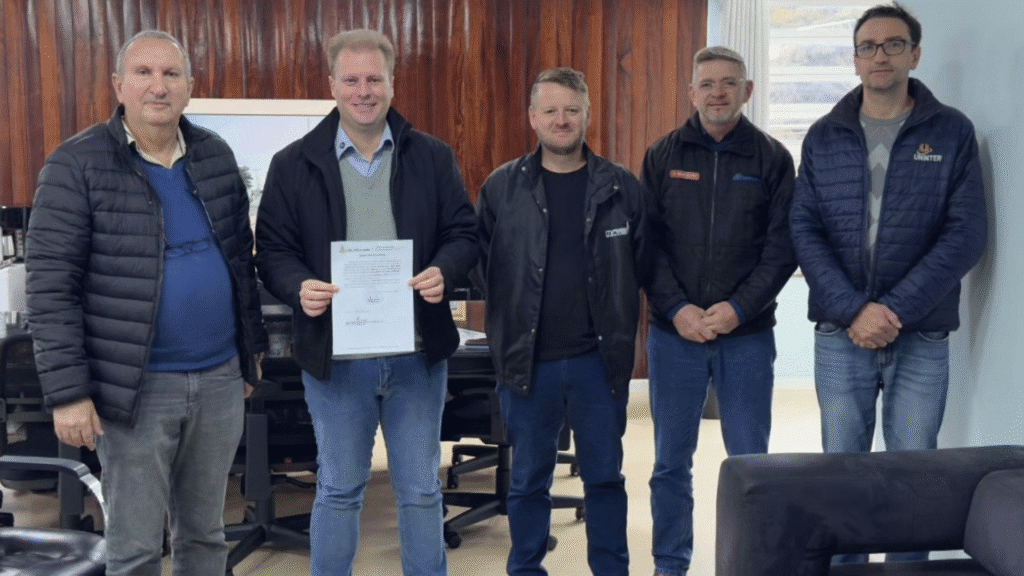 Assinada ordem de serviço para construção de novo pavilhão no Parque de Exposições 2 A assinatura da ordem de serviço marca o começo de um investimento importante para a São José do Cedro que vai melhorar a estrutura do parque para eventos futuros