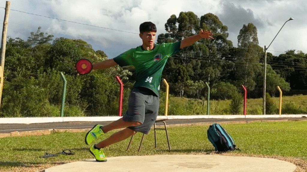 Projeto de atletismo de Guarujá do Sul brilha em competição estadual 2 Alunos do Projeto Esporte na Escola, conquistaram medalhas no Estadual Sub-18 e se classificam para o Brasileiro em Cuiabá
