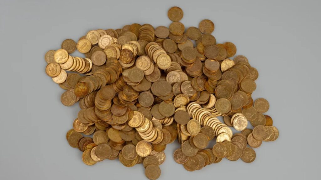 Tesouro oculto com 598 moedas de ouro é achado na República Tcheca