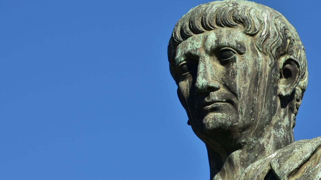 Cabeça gigante de mármore é achada em Roma em meio a ruínas medievais 2 Cabeça gigante de mármore é achada em Roma em meio a ruínas medievais