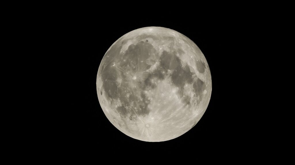 Lua cheia ilumina o céu hoje (11/06)