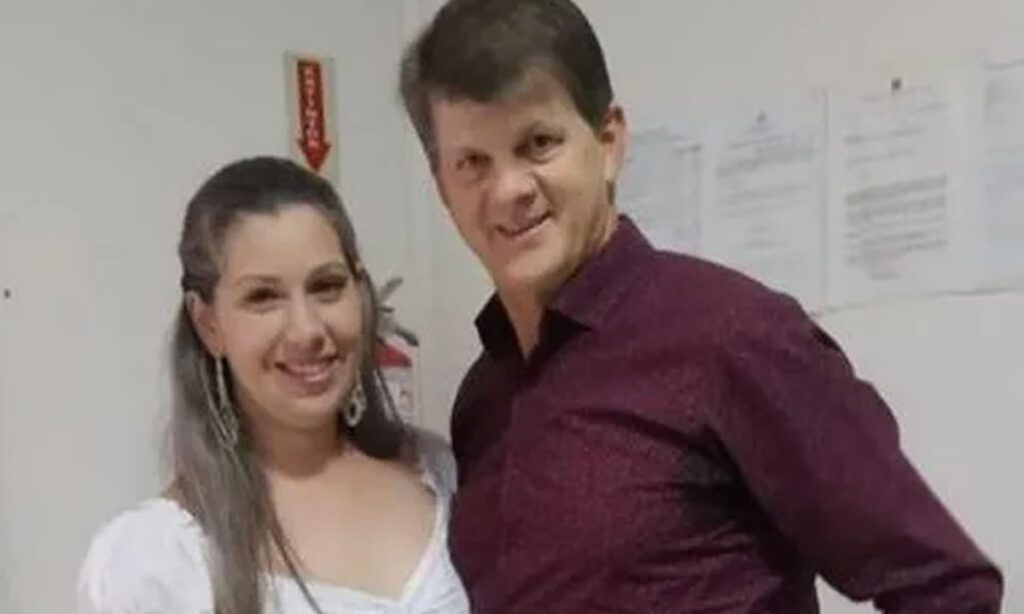 Mulher que matou marido e escondeu corpo em freezer é presa após 2 anos em liberdade 3 Claudia Tavares Hoeckler chegou a ficar presa, mas teve a liberdade concedida em 2023. Mulher afirma que morte foi motivada por violência doméstica