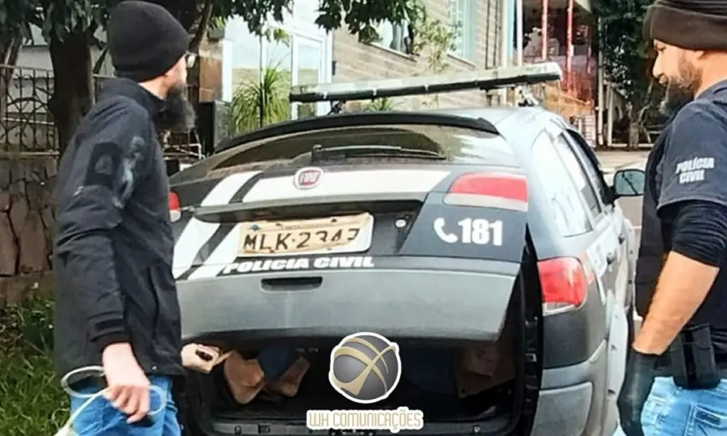 Suspeito de extorsão, estupro, roubo e ameaças contra idosa de 70 anos é preso pela PC 2 O homem de 42 anos é suspeito de vários crimes contra uma idosa de 70 anos. Ele foi detido em sua residência e encaminhado ao presídio regional de São Miguel do Oeste