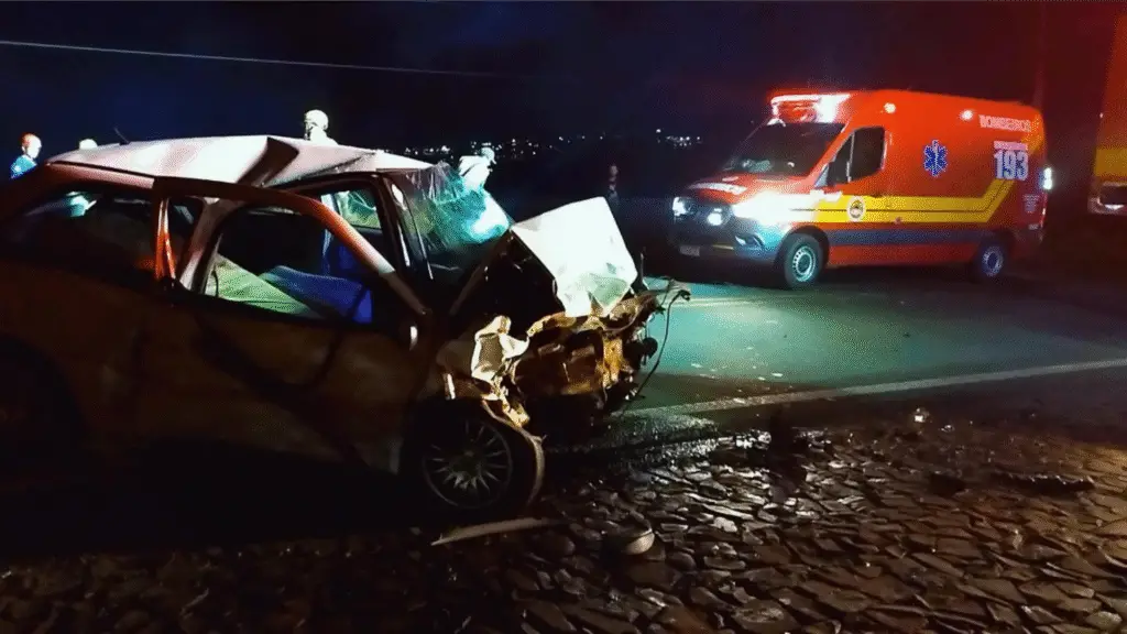 Acidente grave deixa 6 feridos entre eles uma criança na rodovia BR 163, em Barracão 3 Acidente ocorreu na noite deste sábado, no local conhecido como Curva do Guareschi