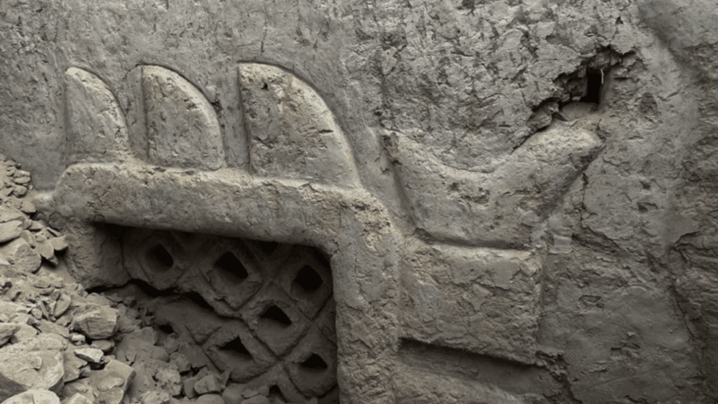 Muralha de 4.000 anos é descoberta no Peru