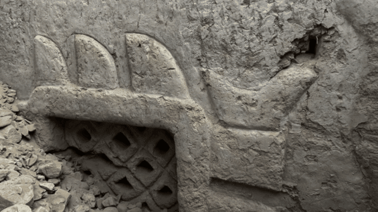 Muralha de 4.000 anos é descoberta no Peru