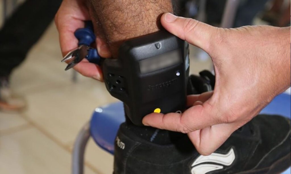 Justiça determina liberação de presos com monitoração eletrônica 4 Não foi divulgado o número de presos que serão liberados por ordem da justiça