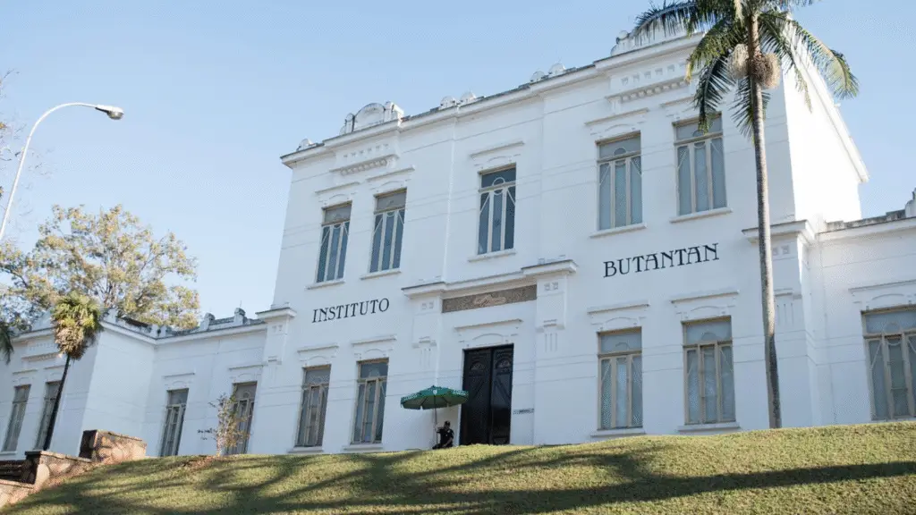 Butantan recebe autorização para testar vacina contra gripe aviária(H5N8) em humanos 3 crys 1