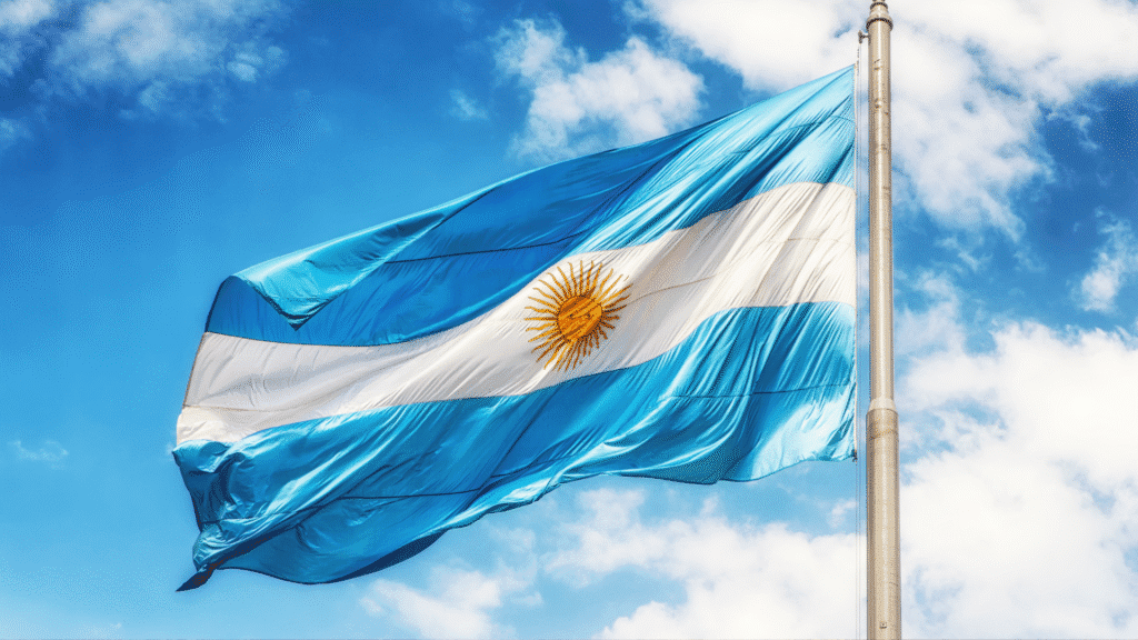 Hoje na história: 9 de Julho, Dia da Independência da Argentina 4 Na manhã de 9 de julho de 1816, uma sala modesta em San Miguel de Tucumán tornava-se palco de um momento decisivo: representantes de várias províncias reuniam-se para declarar a independência das Províncias Unidas do Rio da Prata — nome da futura Argentina — da monarquia espanhola.