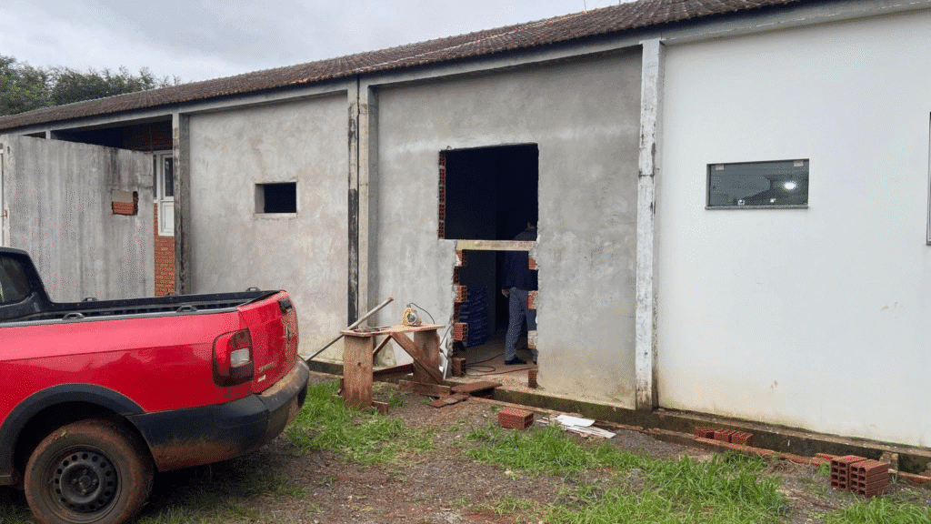 Retomadas as obras de reforma da Fundação Hospitalar da Fronteira de Pranchita 2 Após nove meses de paralisação, na última semana as obras foram retomadas e avançam para modernização da saúde regional