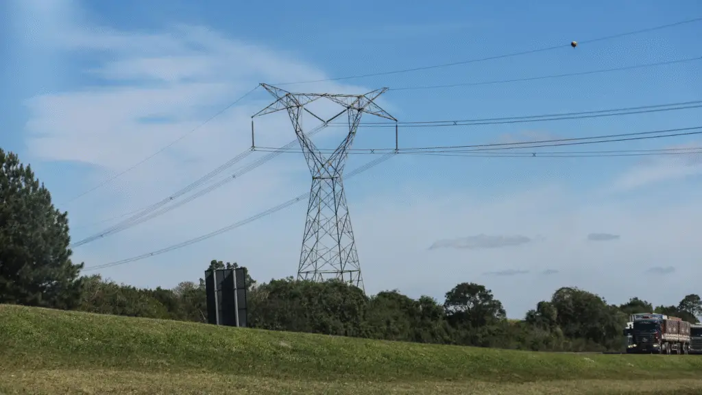 Copel investe R$ 12,5 milhões em IA para modernizar rede elétrica 2 Copel e Indicator Capital investem R$ 12,5 milhões na Fu2re, startup que aplica inteligência artificial na modernização do setor elétrico.
