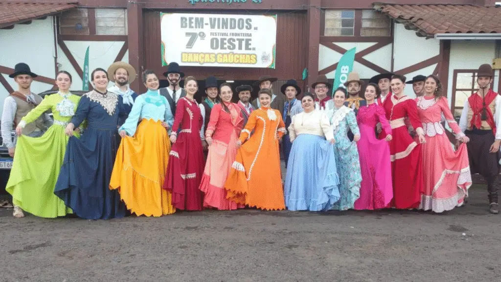 CTG Sinuelo da Fronteira é Campeão Geral do 7° Festival Fronteira Oeste 4 Três invernadas artísticas do Sinuelo foram campeãs no Festival, que aconteceu durante o final de semana em Itapiranga