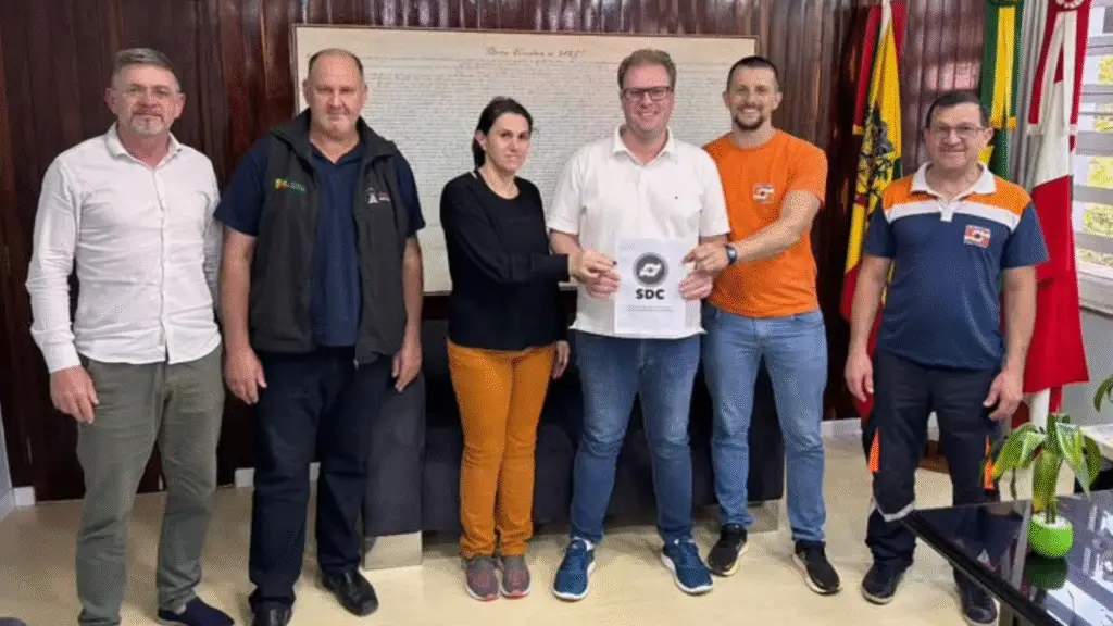 São José do Cedro avança na estruturação da Defesa Civil Municipal 2 Reunião entre prefeito e representantes das coordenadorias regionais visa habilitar o município de São José do Cedro ao acesso de recursos para infraestrutura e prevenção de desastres