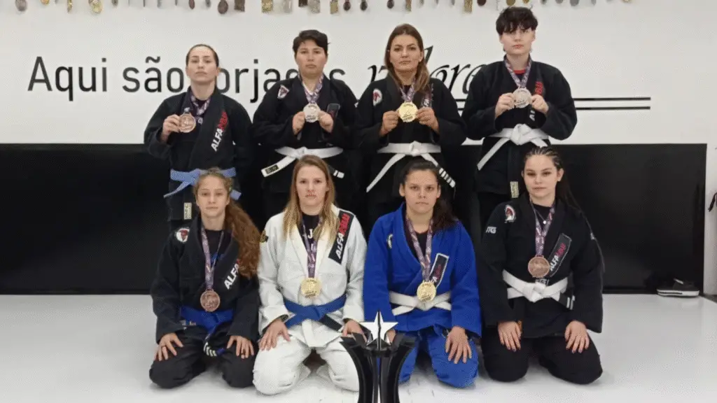 Flor da Serra do Sul é vice-campeã com a equipe Alfa Jiu Jitsu na Copa Mestre do Açaí 3 crys 41 5