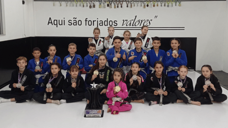 Flor da Serra do Sul é vice-campeã com a equipe Alfa Jiu Jitsu na Copa Mestre do Açaí