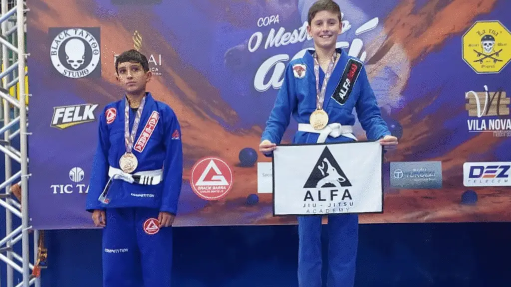 Flor da Serra do Sul é vice-campeã com a equipe Alfa Jiu Jitsu na Copa Mestre do Açaí 12 crys 49 5